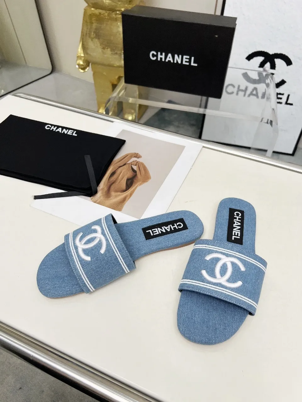 👟👟Ex-factory price 340👟👟 Genuine leather sole +30 chanel Chanel 2024 new slippers🔥🔥 Official website counter, fabric sheepskin, lining sheepskin, foot pad goatskin, 3 colors optional, 35-42 sizes Genuine leather sole +30